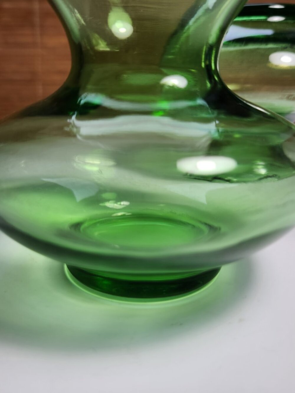 Vintage Emerald Green Glass Ruffled Bud Vases Bulbous Hand Blown Pair Set of 2 - Picture 8 of 8